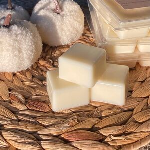 HIGHLY SCENTED LARGE 6 OZ SOY WAX MELTS- MAPLE WHITE PUMPKIN
